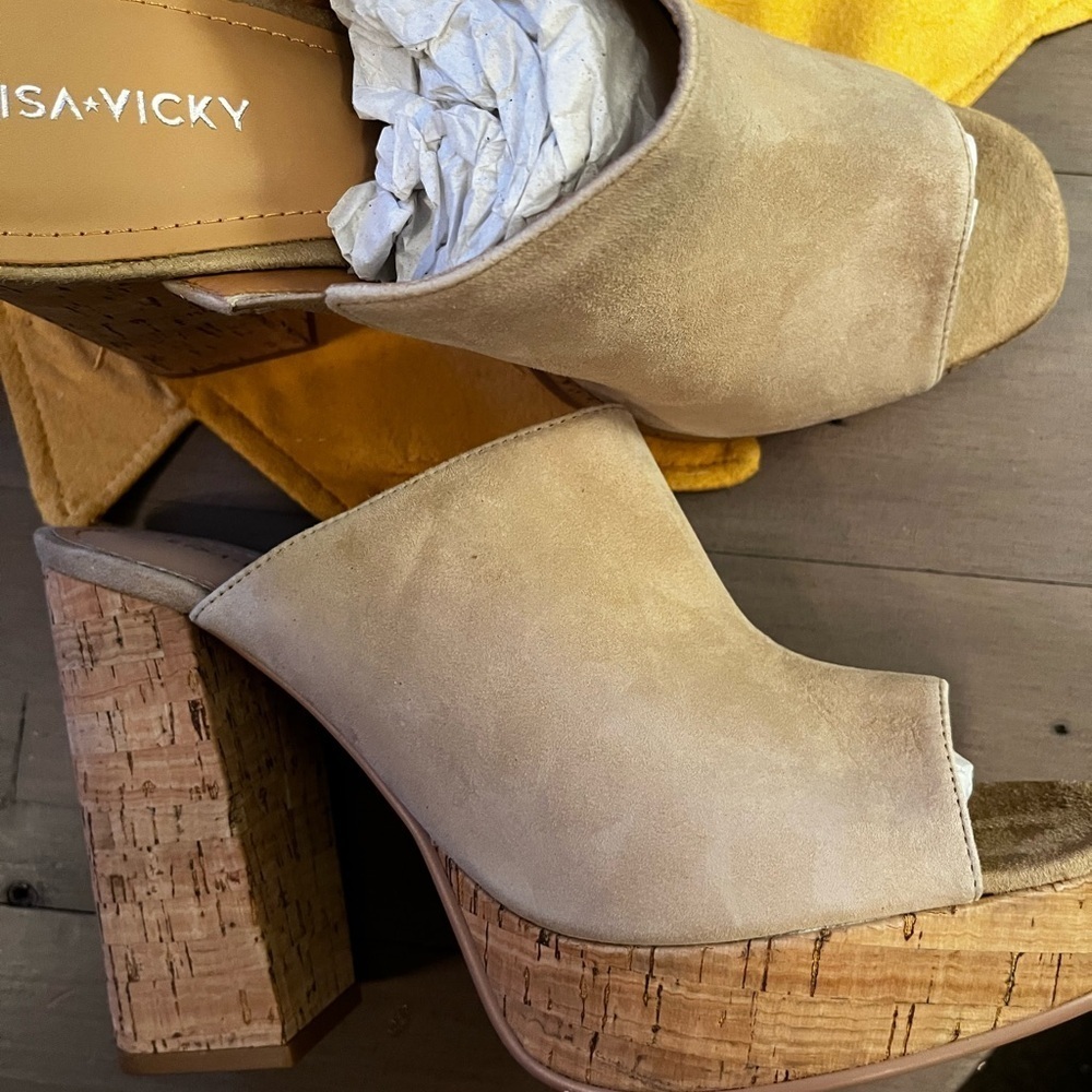 Women's LisaVicky Tan Open-Toe Mules​​​ - Picture 5 of 6